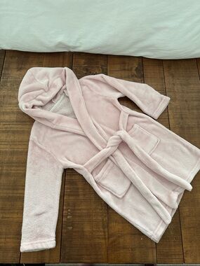 Plush Hooded Bathrobe in Soft Light Pink
